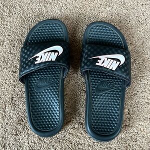 Nike slides size 6 excellent condition